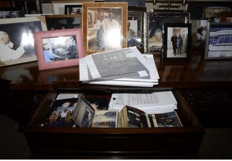 Проклятая фотография Трампа исчезла из последних файлов Эпштейна