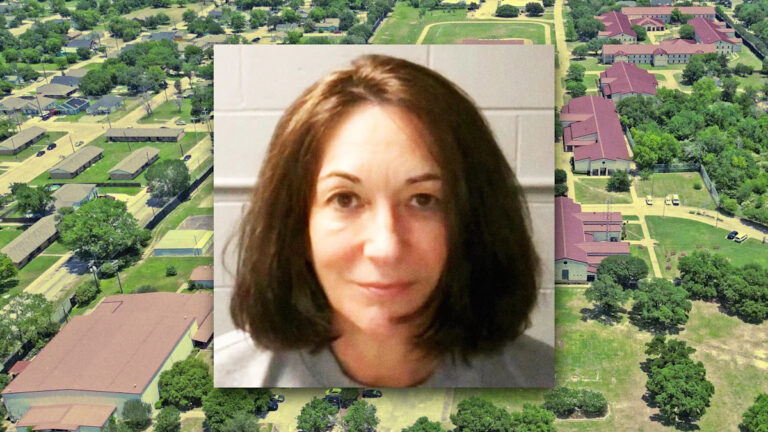 Трамп охотится за заключенными Максвелла за раздувание свистка