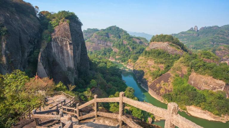 Страна, известная как самый большой в мире загрязнитель, теперь строит самую большую в мире систему национальных парков.