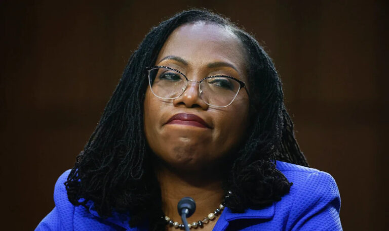 Судья Кетанджи Браун Джексон продолжает оставаться в одиночестве в отношении важнейших действий Верховного суда