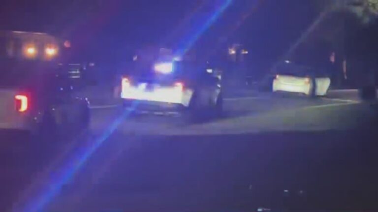 1 человек получил серьезные травмы после аварии в Берлингтоне, сообщает полиция