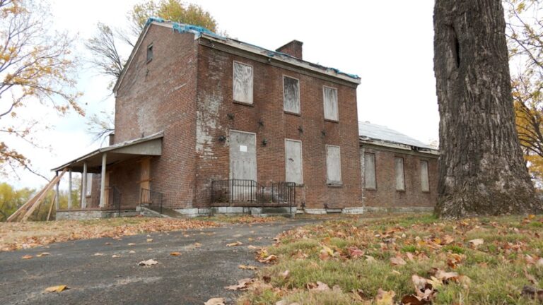 «Живая связь» с прошлым Хендерсонвилля: дом Брэдфорда-Берри ждет новую жизнь