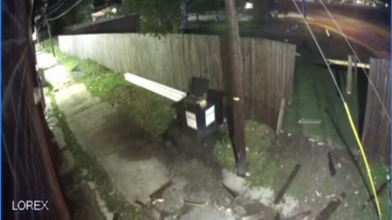 1 убитый, 2 тяжело раненные после короткой погони полиции Батон-Руж, автомобиль в огне