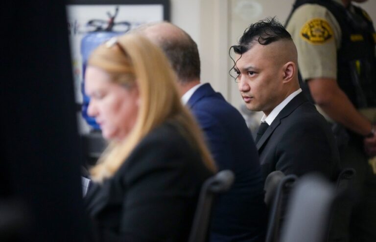 Мужчина приговорен к трем пожизненным срокам за тройное убийство двух взрослых и ребенка в 2015 году