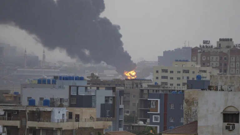 По мере того, как мир зацикливается на других войнах, Судан видит 12 миллионов вынужденных переселенцев в разрушительном конфликте.