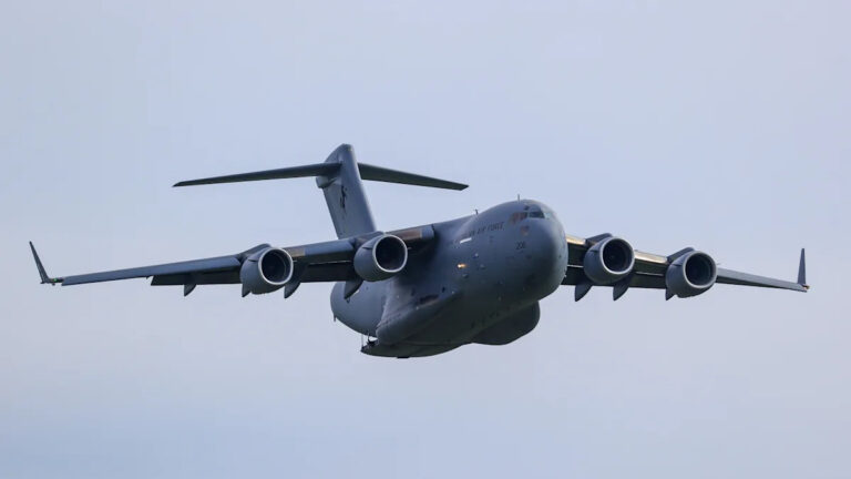 Новый грузовой самолет США имеет в 12 раз больше места, чем C-17