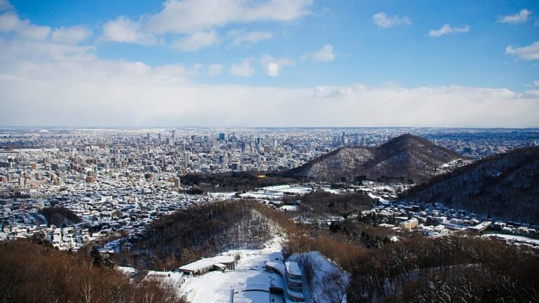 Землетрясение в Японии: безопасно ли путешествовать, несмотря на предупреждение о мегаземлетрясении?