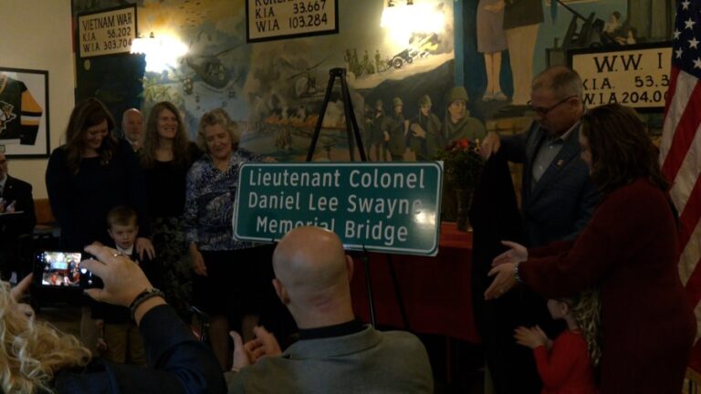 В Беллвуде празднуют ветерана ВВС с церемонией награждения мостом