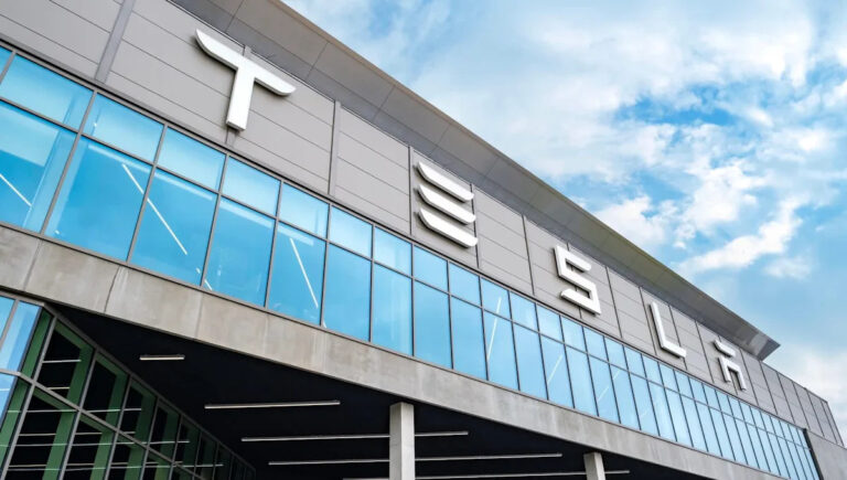 Tesla отзывает тысячи автомобилей из-за серьезного дефекта: «Внезапная потеря»