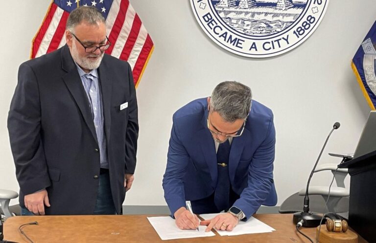 Клутье по имени Уотервилл, городской менеджер, как ожидается, начнет работу 5 января.