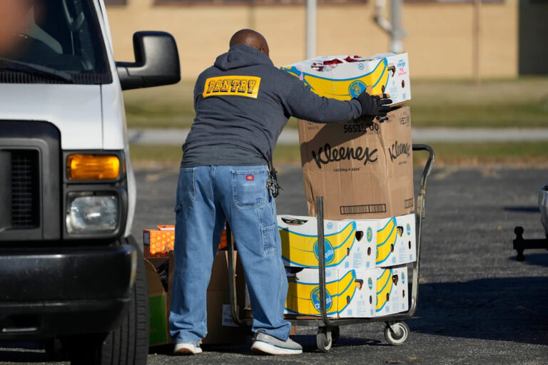 Ожидание частичной выгоды от Wisconsin FoodShare может занять недели, говорит администрация Эверса.