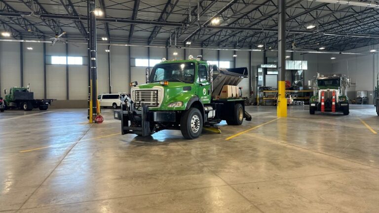 Экипажи готовятся к зимней погоде в День благодарения