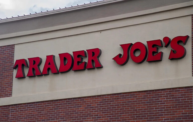 В День труда UPS работает? В Калифорнии открыты продуктовые магазины?