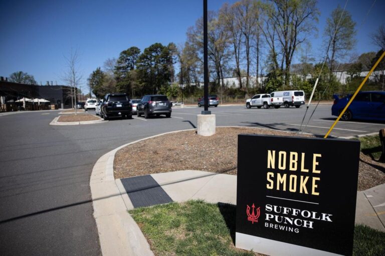 Ресторанная группа Джима Нобла подала в суд на своего давнего партнера по маркетингу за 176 000 долларов