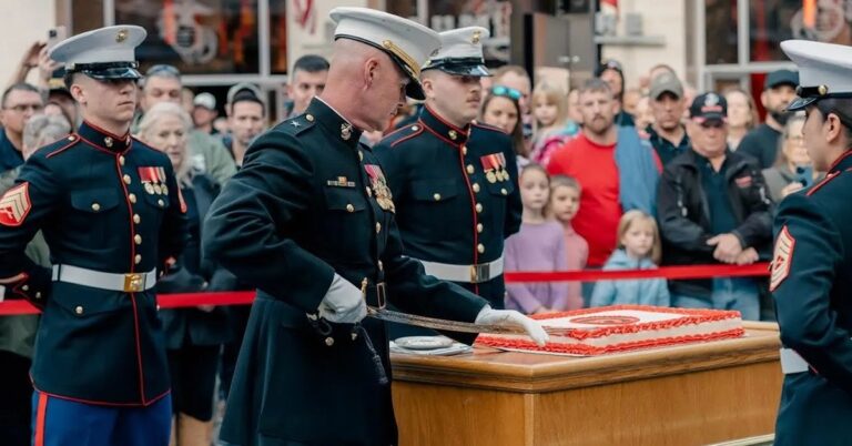 104-летний морской пехотинец продолжает традицию празднования 250-летия Корпуса