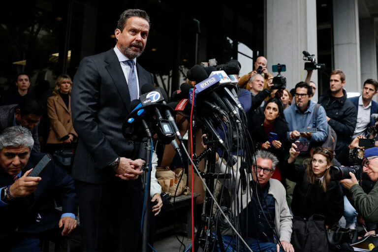 Свидание Ника Райнера в деле об убийстве отца Роба и мамы Мишель Райнер