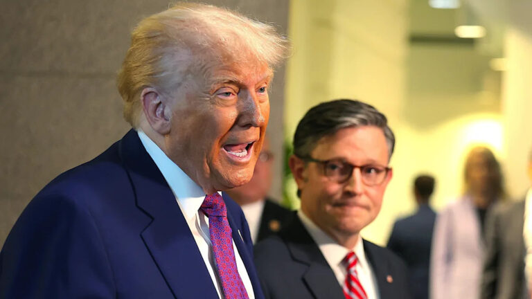 Майку Джонсону пришлось тайно предупредить Трампа, что его большой план взорвется ему в лицо