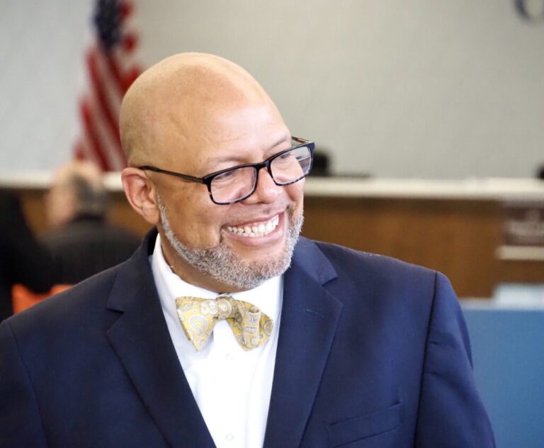 Поскольку 2 члена правления ОККПСС планируют покинуть свой пост, 3 кандидата баллотируются на свои места.