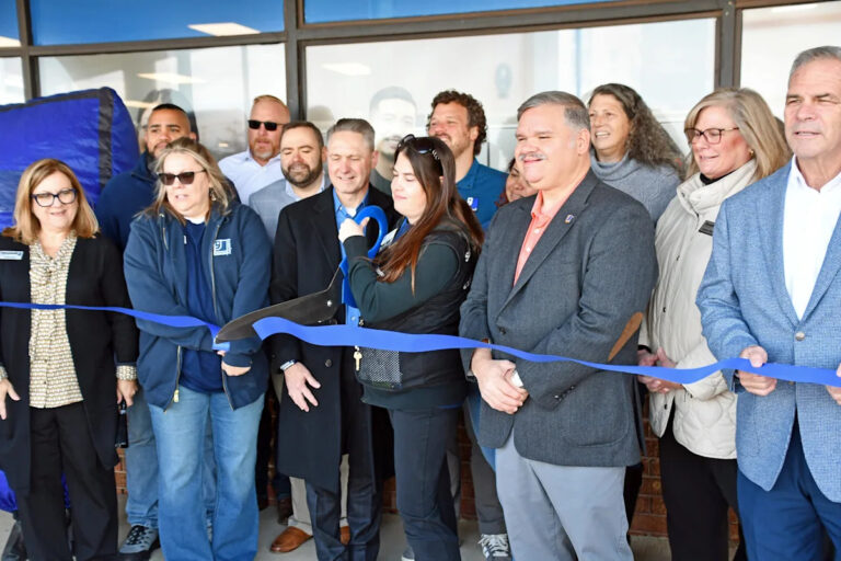 Goodwill отмечает торжественное открытие нового центра пожертвований Lebanon Co.