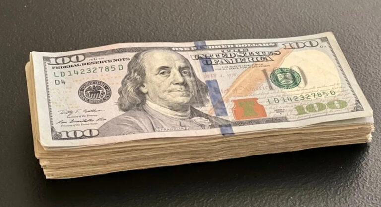 Бывшего старшего общественного работника приговорили за кражу 147 тысяч долларов, ложь о больном ребенке