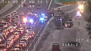 1 арестован, 2 побег после того, как погоня I-4 закончилась катастрофой