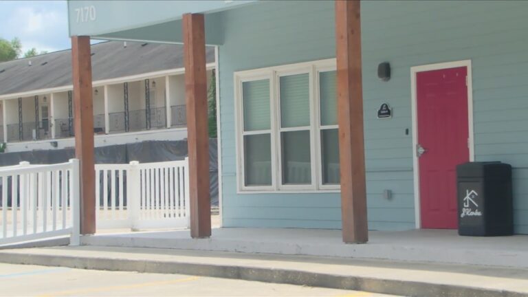 Врач Батон-Руж ищет ответы после нескольких рейдов в клинике