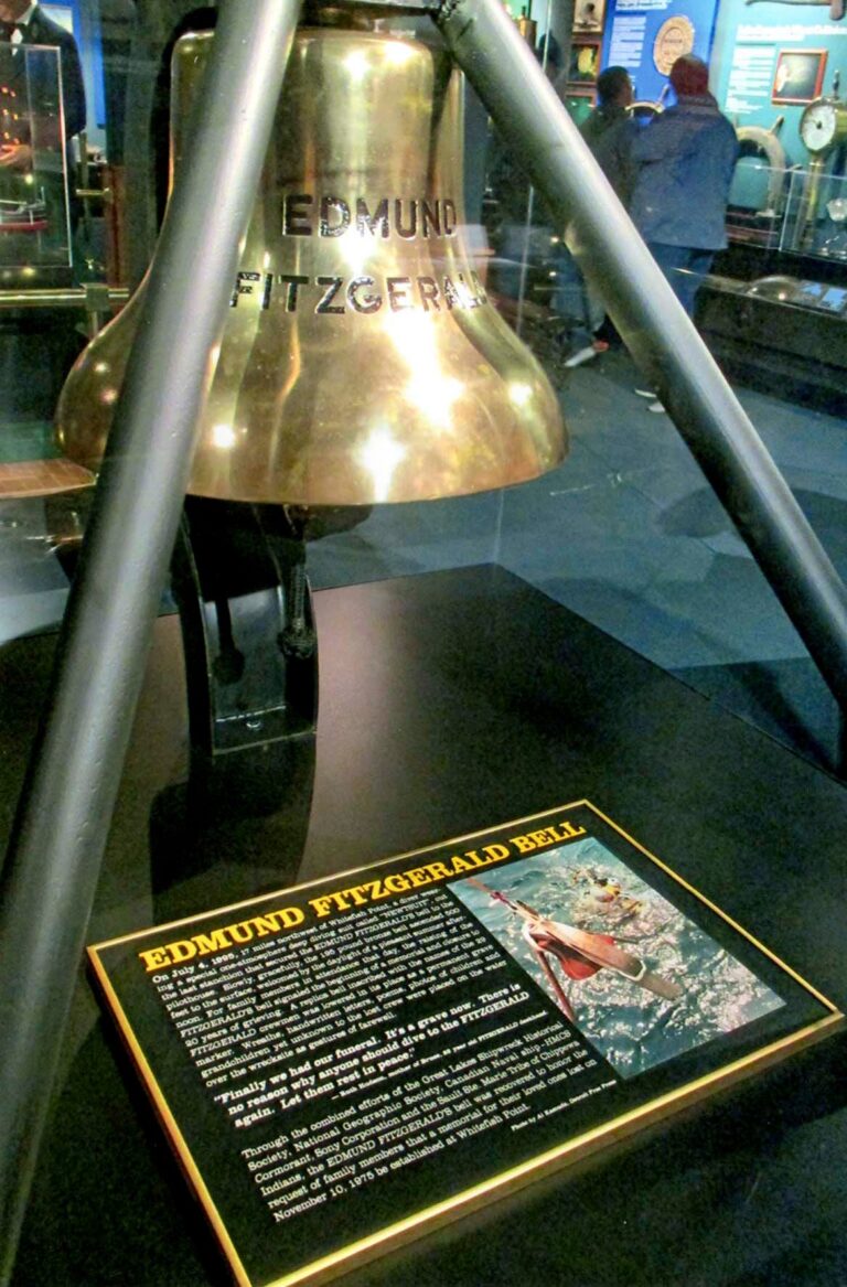 Семьи снова соберутся в Уайтфиш Пойнт, чтобы услышать колокольчик для потерянных моряков Фицджеральда.