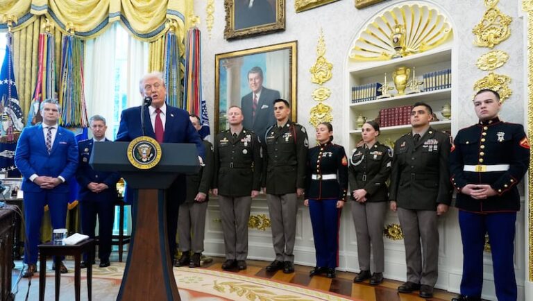 Трамп и Хегсет вручили мексиканскую медаль за защиту границ