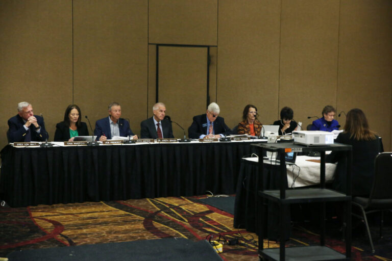 Учителя математики подталкивают государственный совет к соблюдению текущих стандартов