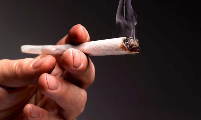 Совет по каннабису продвигает новые правила для залов для горшков, потребления на месте