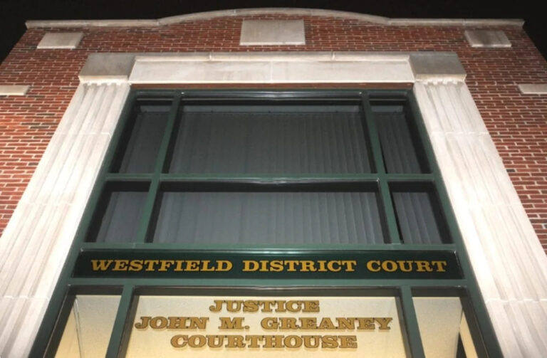 Подросток из Коннектикута обвиняется в OUI после серьезной аварии в Саутвике в июле