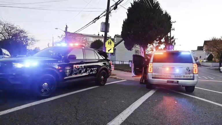 Арест в связи с угрозой взрыва бомбы в день выборов на избирательном участке в Нью-Джерси