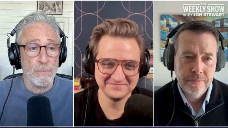 Джон Стюарт празднует победы демократов, но предупреждает, что они «F-k Things Up», будучи более строгими в отношении «правил», чем Республиканская партия