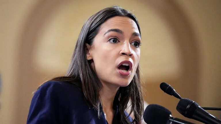 AOC предсказывает триумф над Джей Ди Вэнсом в гипотетическом матче 2028 года: «Пусть рекорд покажет: я бы его топнул»