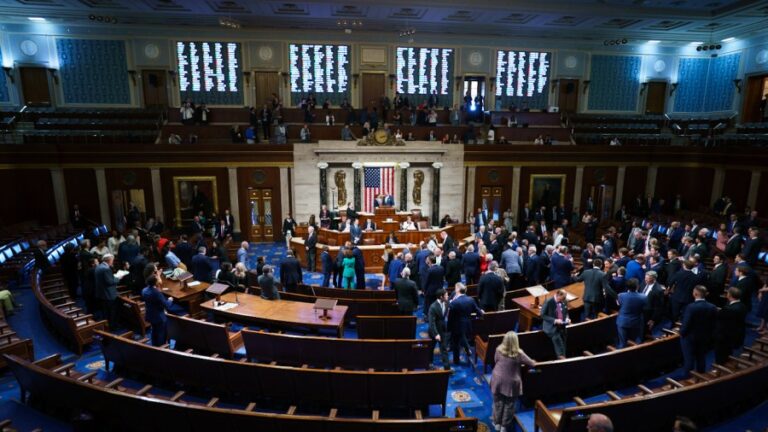 Вот законодатели, которые были осуждены Палатой представителей.