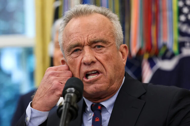 Мёрдок Бумага хлопает RFK-младшего по его угону сайта CDC