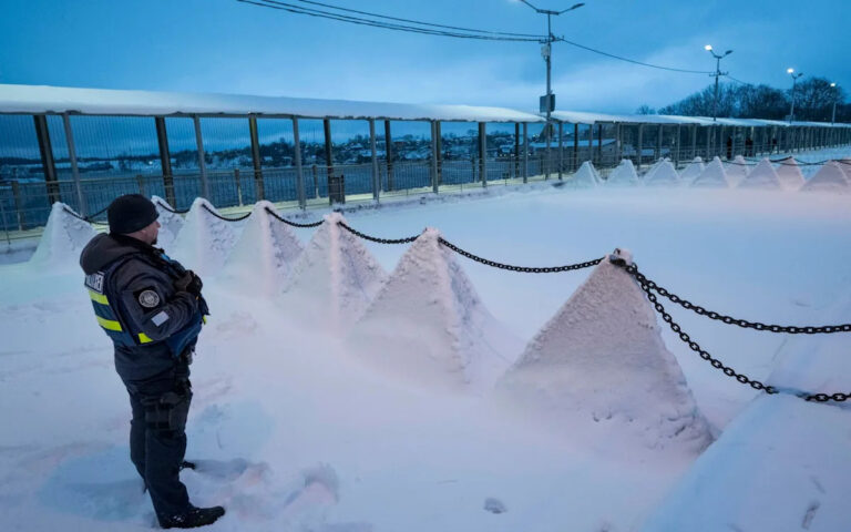 Глубоко в лесах Эстонии НАТО закладывает конкретную ловушку для Путина