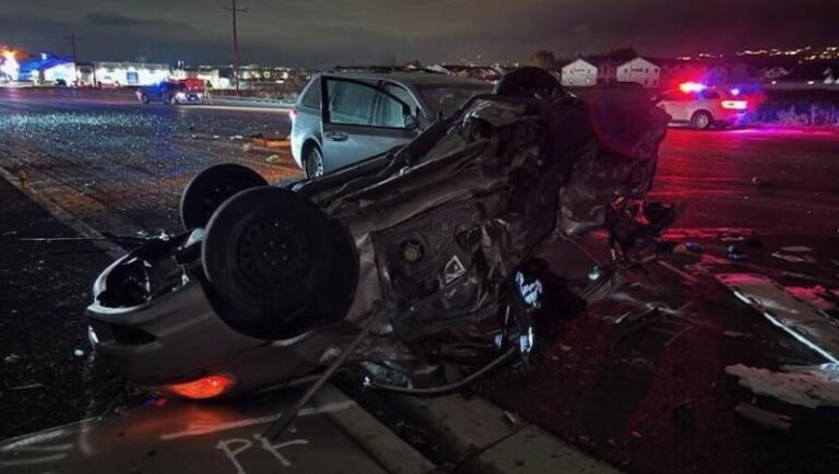 Провиденс опрокидывание оставляет 2 подростков мертвыми, 3 ранеными