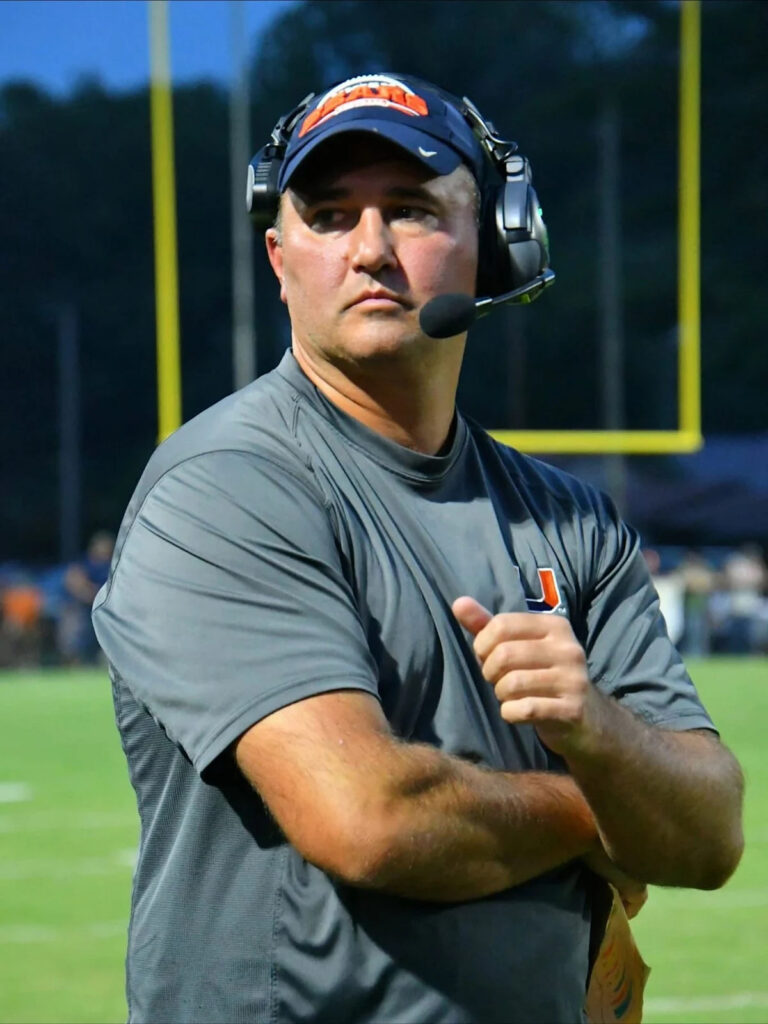 Школа пропавшего тренера Трэвиса Тернера 2 года назад была потрясена детским скандалом