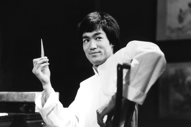 Самый известный азиатский американец всех времен был «Якорным ребенком»