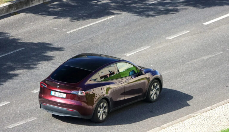 Илон Маск вызвал негативную реакцию полиции после странного заявления о предполагаемой функции Tesla: «Это все еще незаконно».