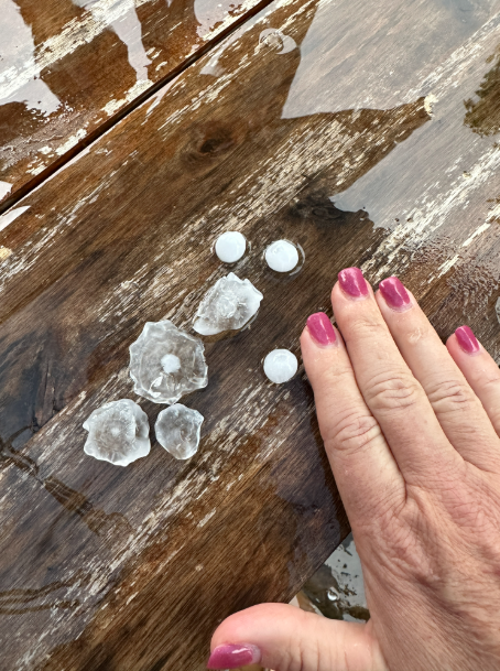 Гольф-шарик размером с град», сирены торнадо и теперь похолодание.