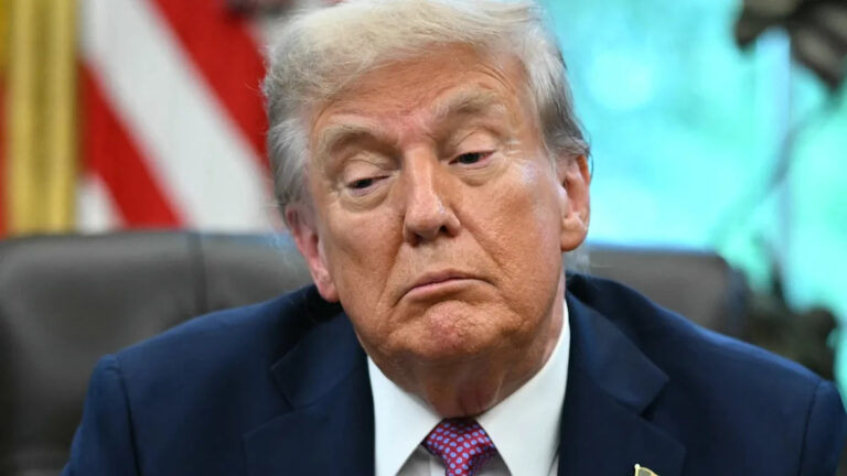 Опрос бомбы ударил Трампа с серьезным предупреждением