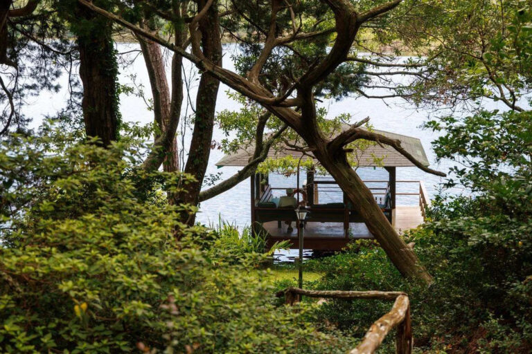 Тысячи людей приезжают в эту духовную Мекку Миртл-Бич каждый год.