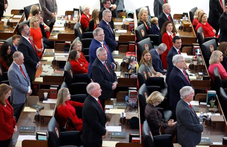 Первичные претенденты берут на себя влиятельных законодателей НК и тех, кто разбил ряды