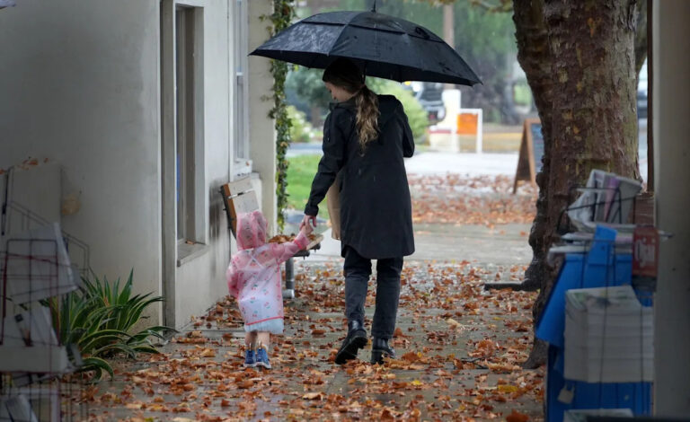 В качестве района, где идет дождь, для большей части округа Вентура выпущено предупреждение о внезапном наводнении