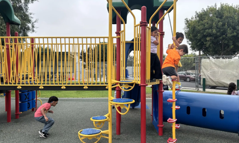 Калифорнийские школы теперь предлагают бесплатное дошкольное образование для 4-летних детей.