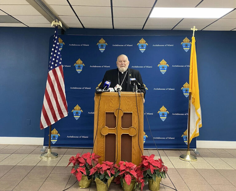 Католические лидеры Флориды просят Трампа и ДеСантиса приостановить иммиграционные аресты