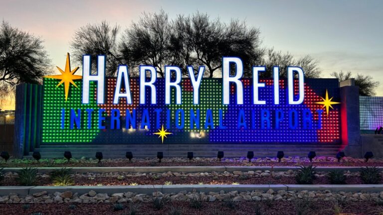 Аэропорт Лас-Вегаса предлагает советы по путешествиям перед F1, Днем благодарения