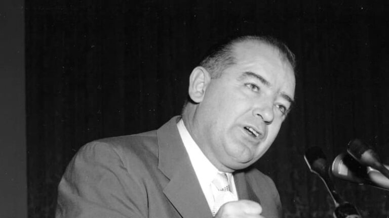 Приезд во Флоридские школы: «Коммунизм для чайников»